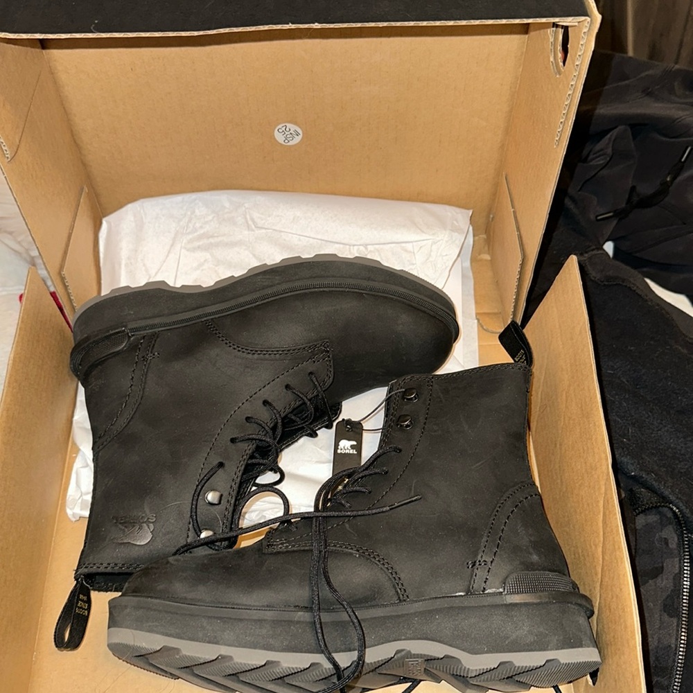 Women’s Sorel black lace up boots size 7